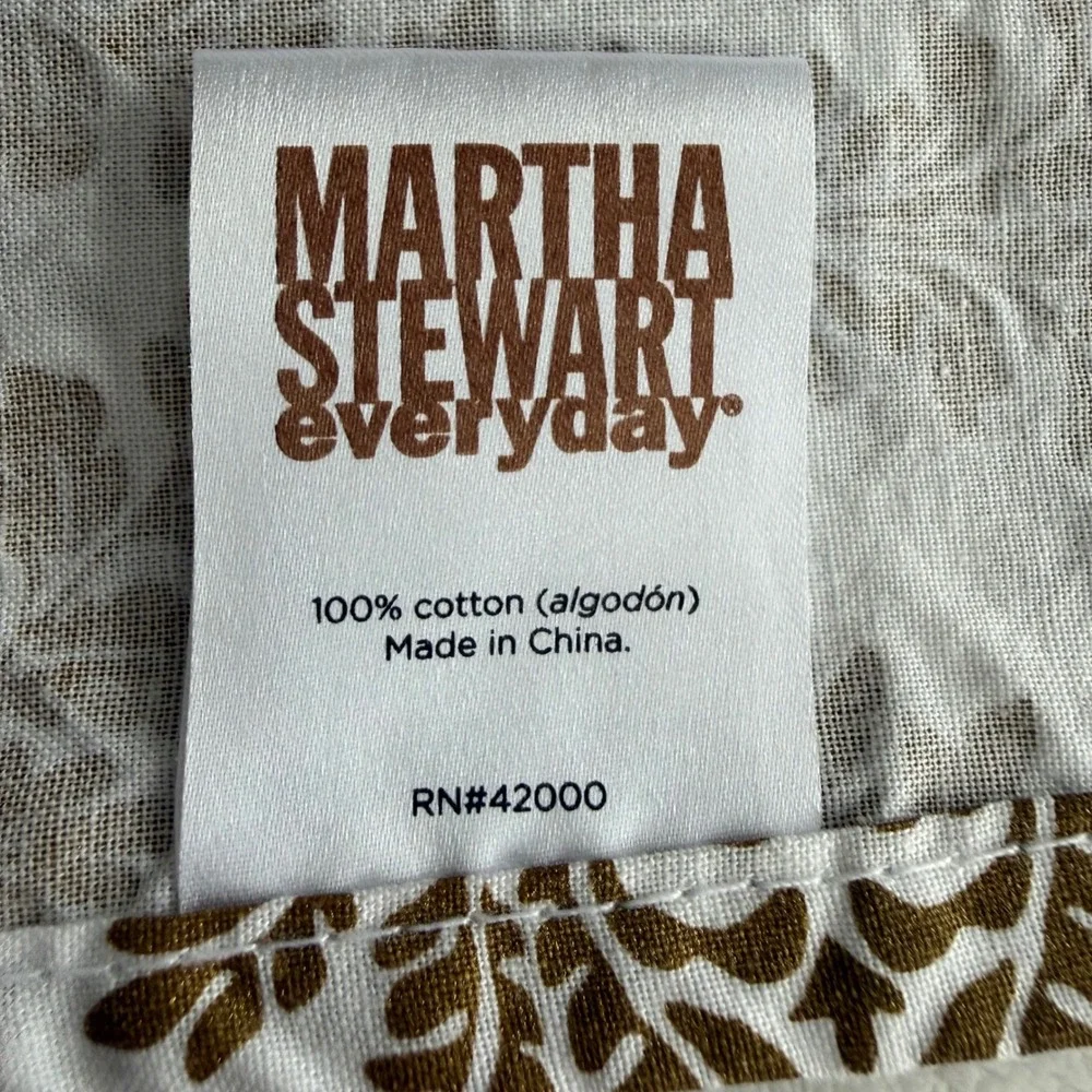 Martha Stewart Everyday Long Rectangular Tablecloth 99x53‎ White Brown Medallion